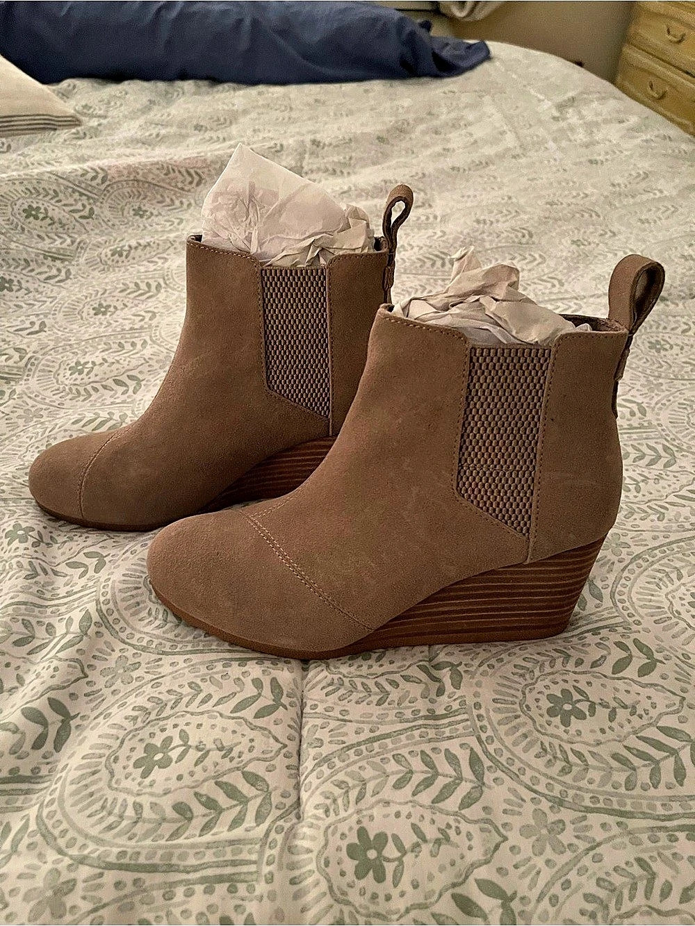 TOMS Kelsey Wedge Bootie Suede Tan US 7